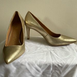 CALVIN KLEIN (Size 6) Gold Stiletto Pumps